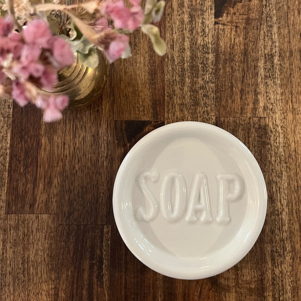 White/light grey soap dish